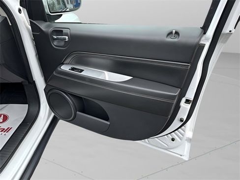 Used 2016 Jeep Compass 4WD image 16