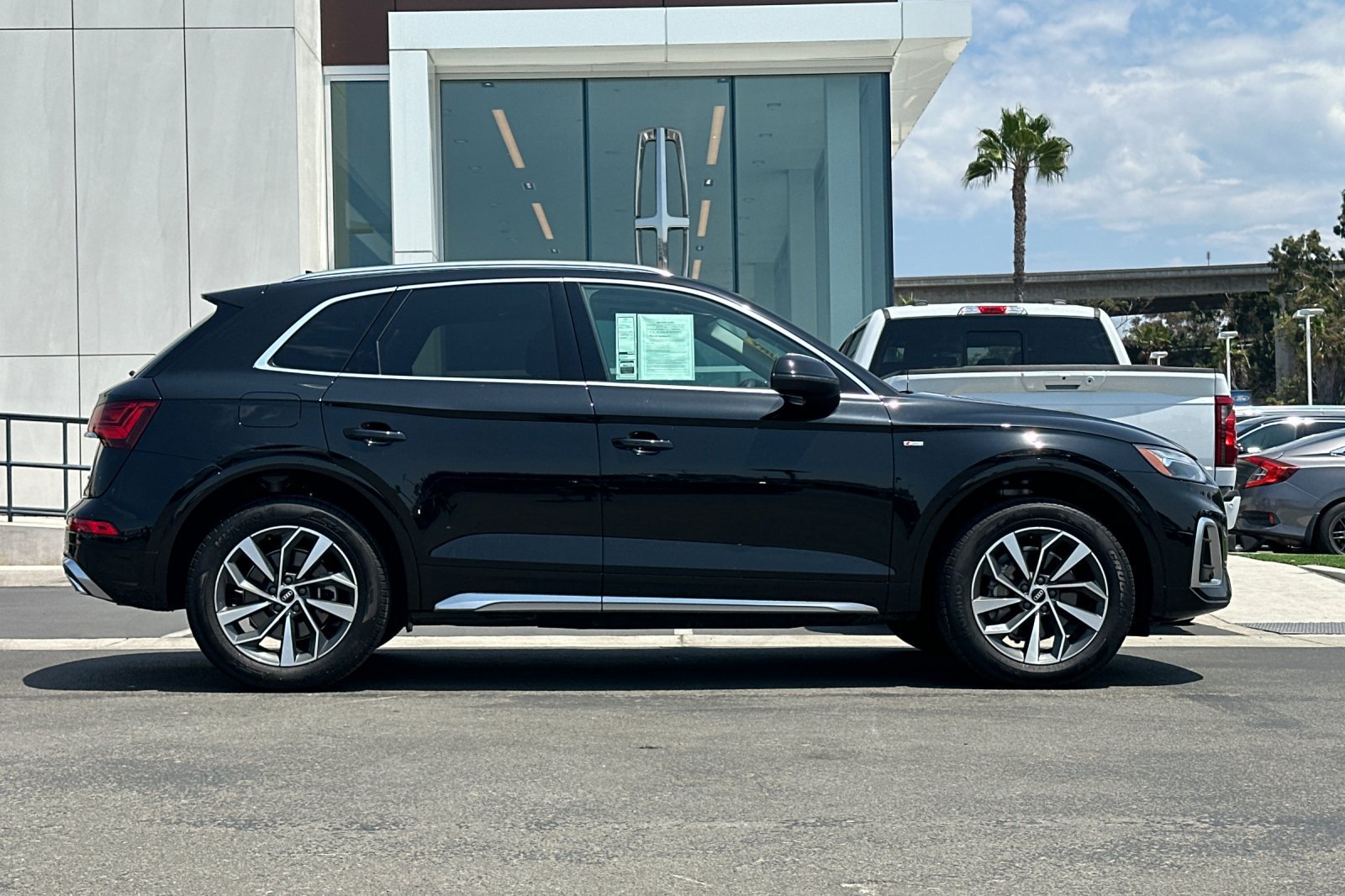 Used 2022 Audi Q5 2.0T Premium w/ Convenience Package AWD/4WD image 2
