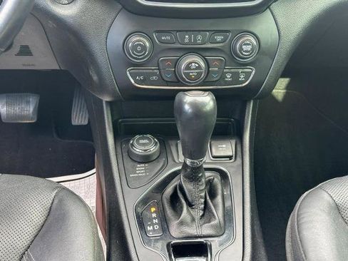 Used 2019 Jeep Cherokee Limited image 14