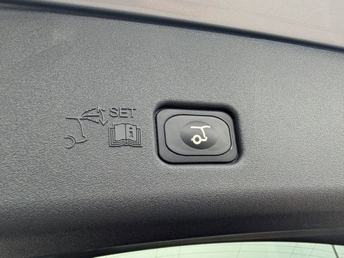 Used 2024 Lincoln Nautilus Reserve AWD/4WD image 27