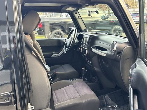 Used 2012 Jeep Wrangler Unlimited Sahara w/ Dual Top Group image 9