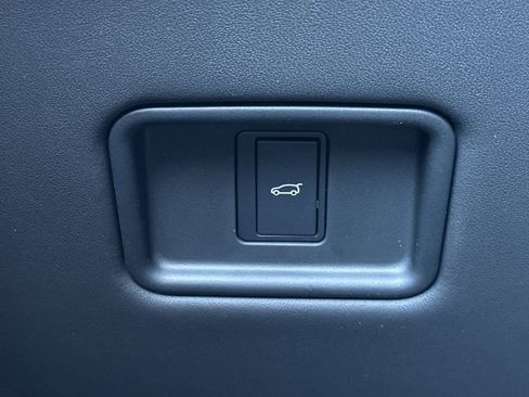 New 2025 Land Rover Range Rover SV image 29