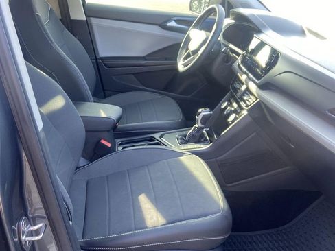 Used 2024 Volkswagen Taos SE image 28