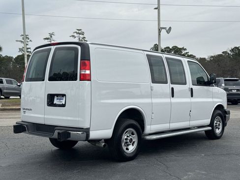 Used 2024 GMC Savana 2500 w/ Driver Convenience Package image 10