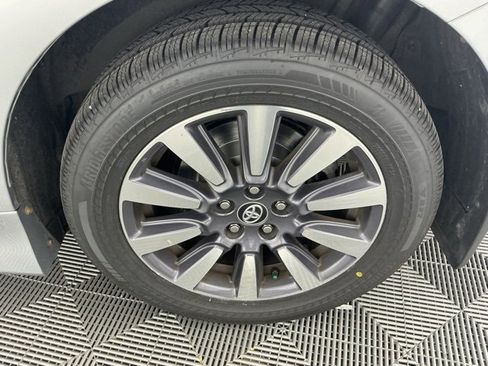 Used 2020 Toyota Sienna XLE Premium image 18