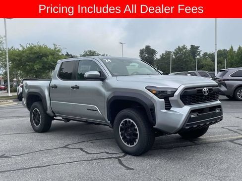 Used 2024 Toyota Tacoma TRD Off-Road AWD/4WD image 7