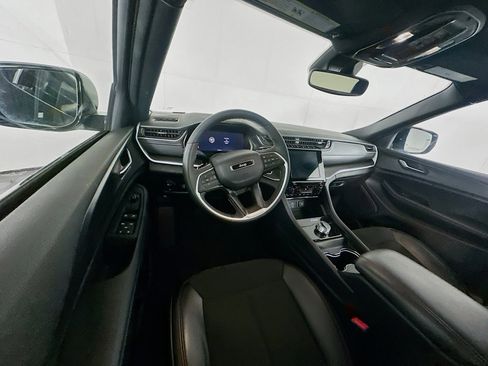 Used 2024 Jeep Grand Cherokee Altitude image 18