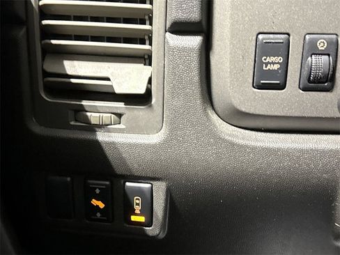 Used 2005 Nissan Titan LE w/ (T01) Tow Pkg image 16