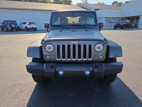 Certified 2017 Jeep Wrangler Unlimited Sahara w/ Connectivity Group AWD/4WD image 9