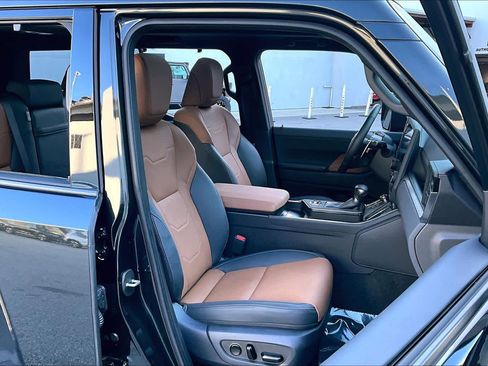 Used 2024 Lexus GX 550 w/ Accessory Package (2T) AWD/4WD image 9
