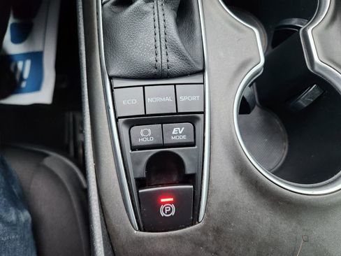 Used 2022 Toyota Camry LE image 18