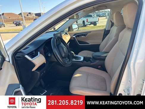 Used 2021 Toyota RAV4 XLE image 12