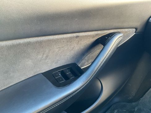 Used 2020 Tesla Model Y Performance image 28