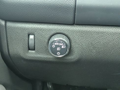 Used 2022 Chevrolet Colorado LT w/ LT Convenience Package image 24