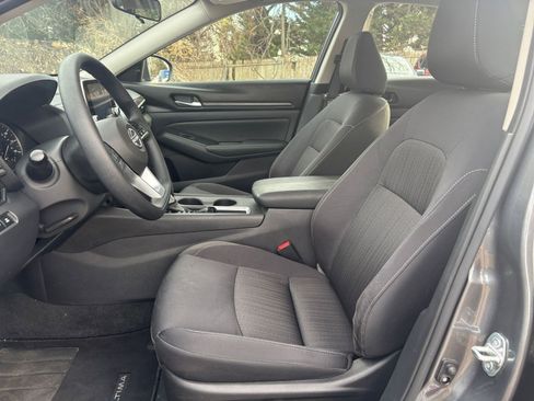 Used 2025 Nissan Altima 2.5 SV image 24