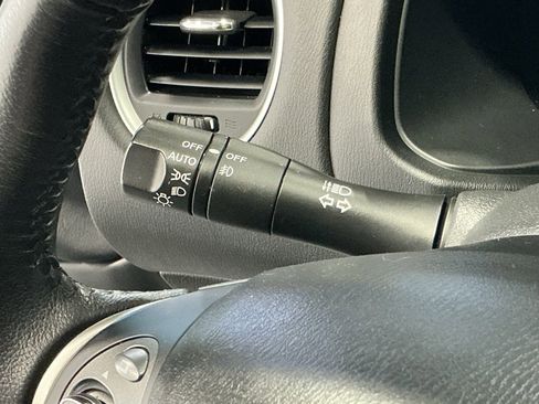 Used 2018 Nissan Pathfinder SV image 14