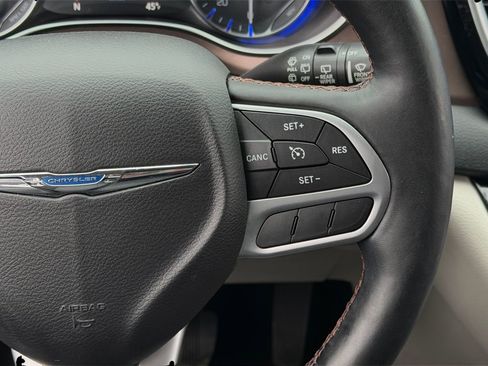 Used 2017 Chrysler Pacifica Touring-L Plus w/ Tire & Wheel Group image 18