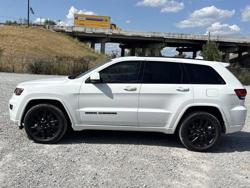 Used 2020 Jeep Grand Cherokee Altitude AWD/4WD image 9