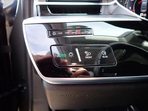 Used 2019 Audi A8 L 3.0T image 16