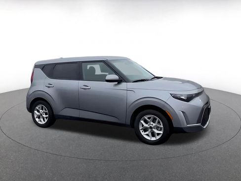 Used 2025 Kia Soul LX w/ LX Technology Package image 2