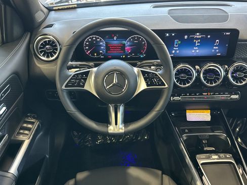 New 2025 Mercedes-Benz GLB 250 4MATIC image 14