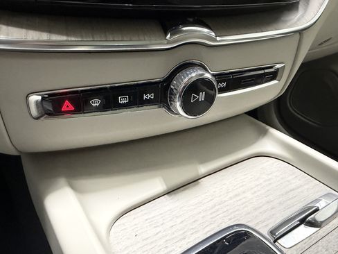 Used 2023 Volvo XC60 B5 Plus w/ Protection Package Premier FWD image 17