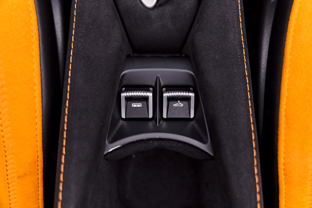 Used 2025 McLaren 750S Spider RWD image 82