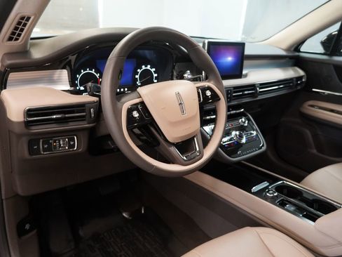 Used 2022 Lincoln Corsair AWD w/ Equipment Group 101A image 5