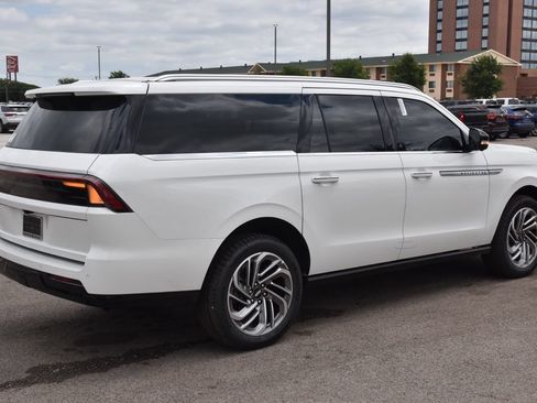 New 2026 Lincoln Navigator L Reserve AWD/4WD image 6