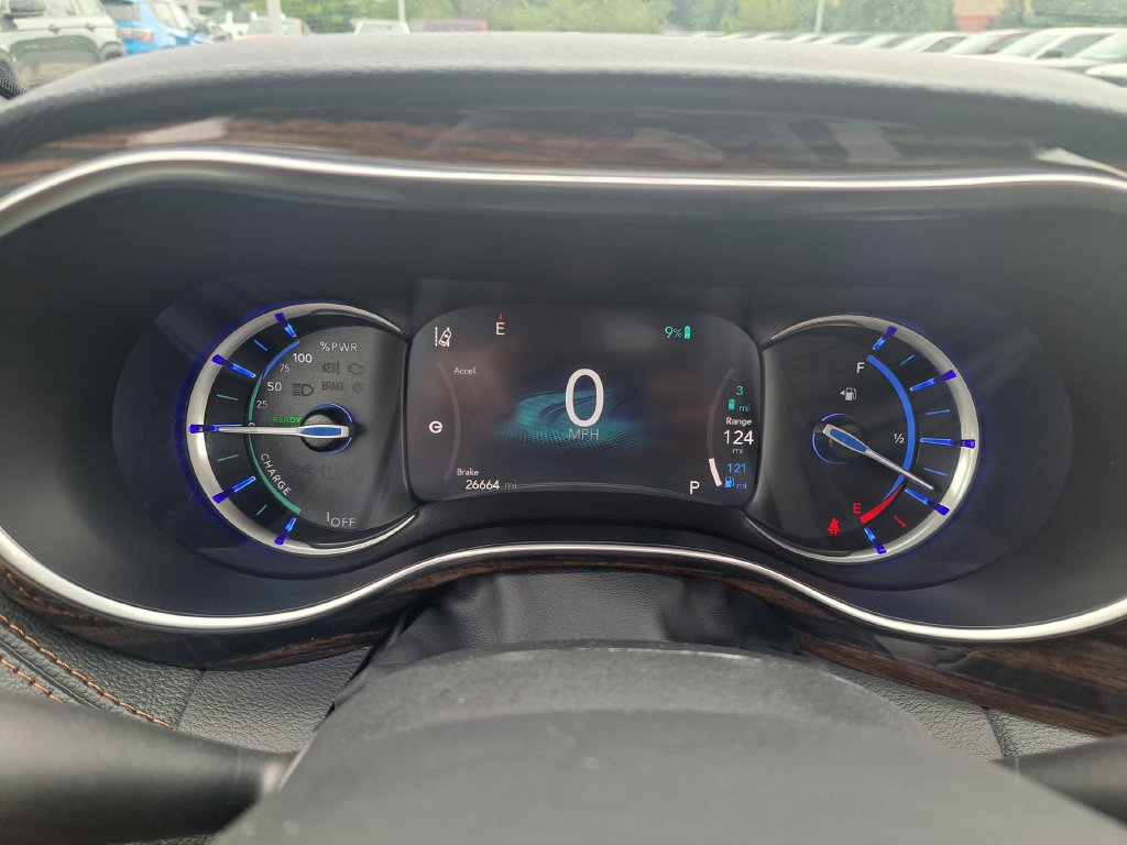 Used 2023 Chrysler Pacifica Pinnacle FWD image 13