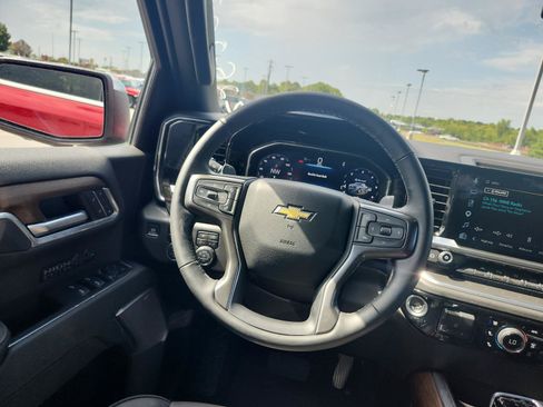 Used 2025 Chevrolet Silverado 1500 High Country AWD/4WD image 14