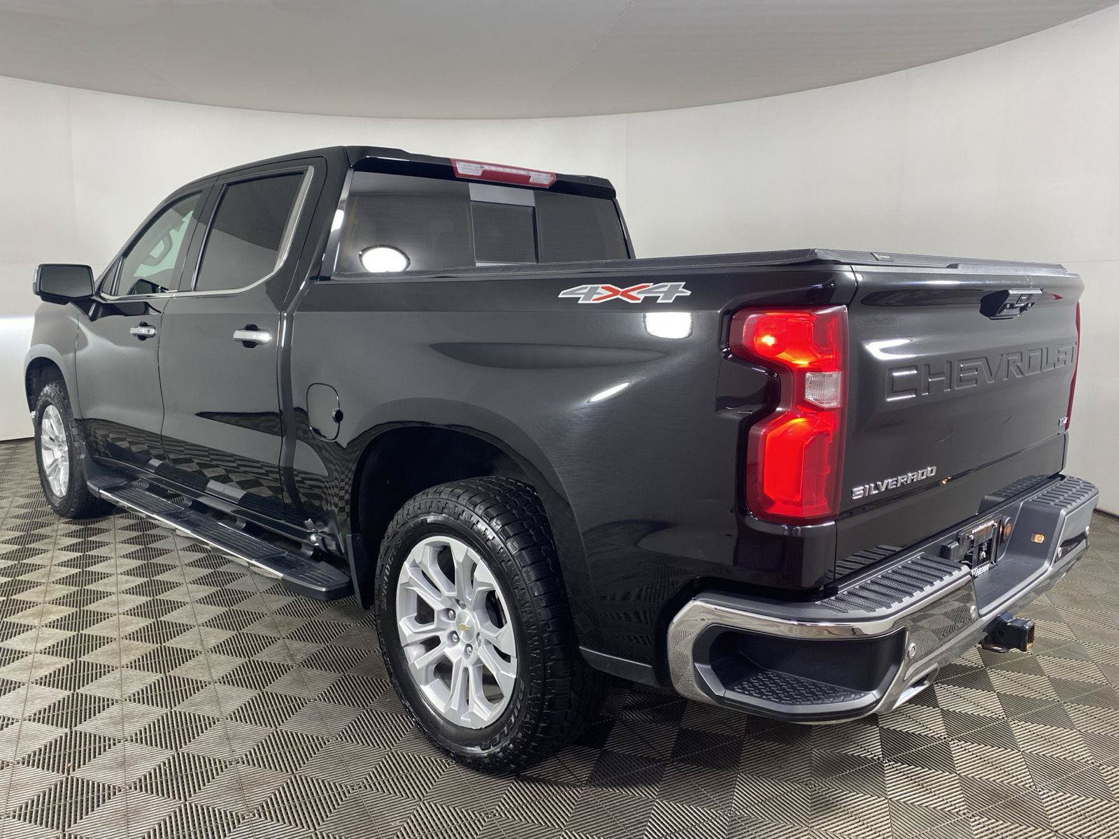 Used 2023 Chevrolet Silverado 1500 LTZ w/ LTZ Convenience Package II AWD/4WD image 5