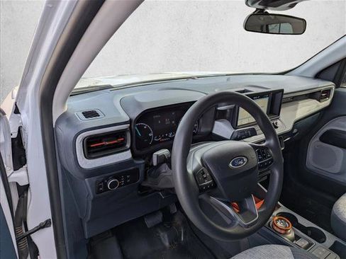 Used 2023 Ford Maverick XLT image 11