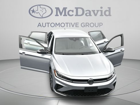 Used 2025 Volkswagen Jetta Sport FWD image 41