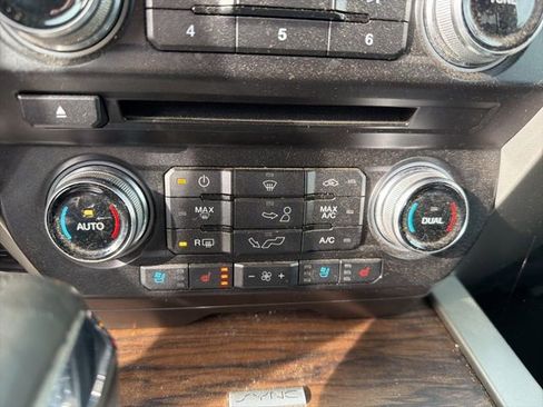 Used 2018 Ford F150 Lariat w/ Equipment Group 502A Luxury AWD/4WD image 12