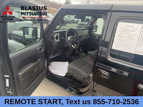 Used 2025 Jeep Wrangler Unlimited Sahara w/ Safety Group AWD/4WD image 16