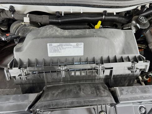 Used 2020 GMC Savana 2500 image 32