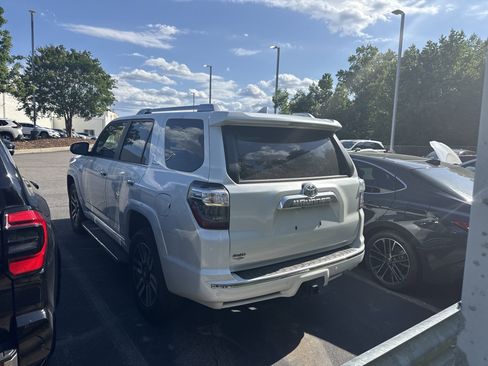 Used 2024 Toyota 4Runner Limited AWD/4WD image 9