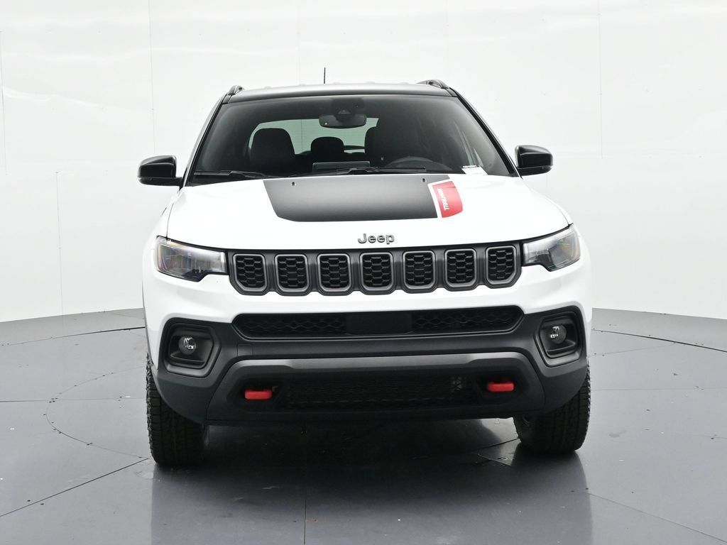 Used 2025 Jeep Compass Trailhawk AWD/4WD image 2