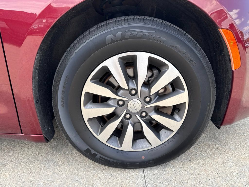 Used 2020 Chrysler Pacifica Touring-L Plus FWD image 56