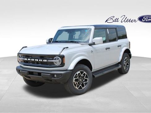 New 2026 Ford Bronco Outer Banks AWD/4WD image 1