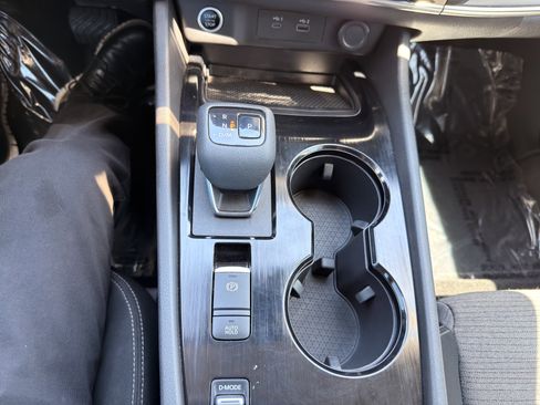 Used 2021 Nissan Rogue S image 32