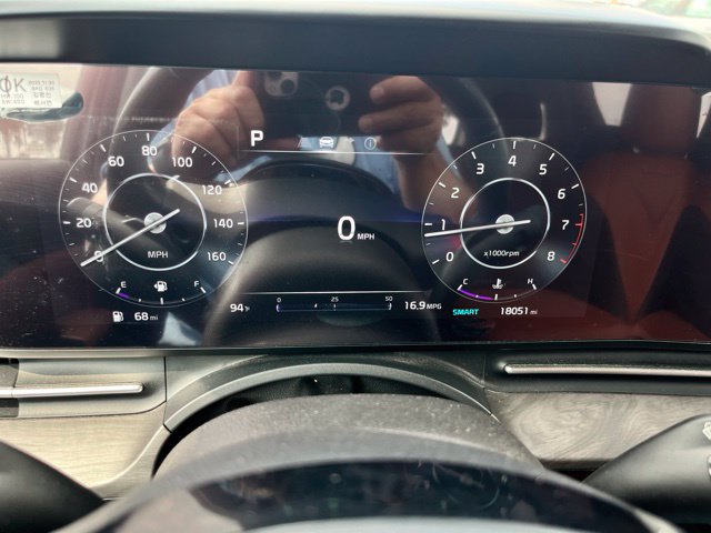Used 2024 Kia Carnival SX FWD image 10