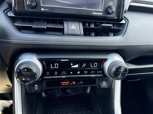 Used 2022 Toyota RAV4 XLE image 31