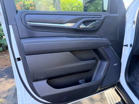 Used 2024 GMC Yukon Denali w/ Advanced Technology Package AWD/4WD image 11