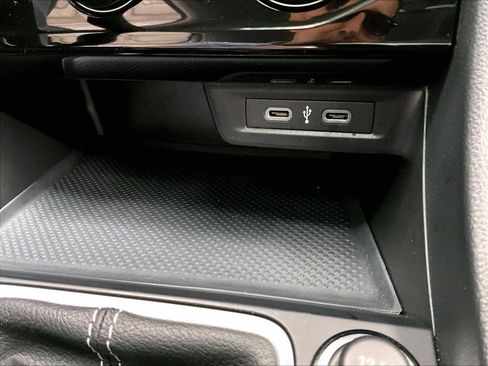 Used 2024 Volkswagen Jetta SE FWD image 35