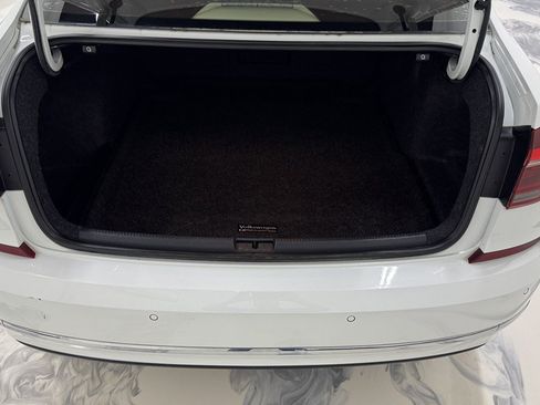 Used 2017 Volkswagen Passat 1.8T SEL Premium FWD image 11