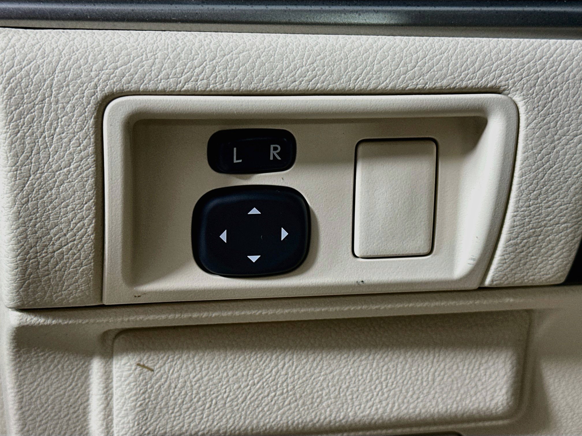 Used 2014 Lexus ES 350 w/ Premium Package FWD image 17