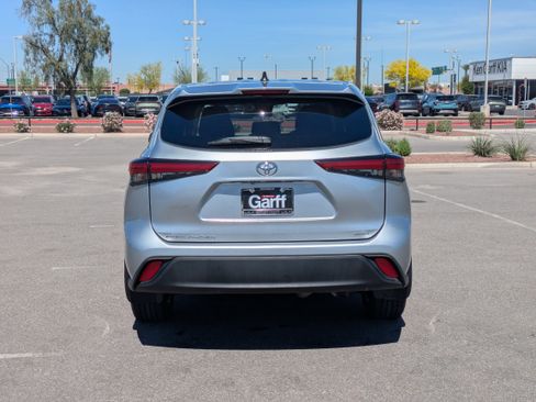 Used 2023 Toyota Highlander L image 4