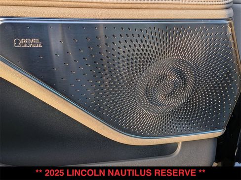 Used 2025 Lincoln Nautilus Reserve image 24